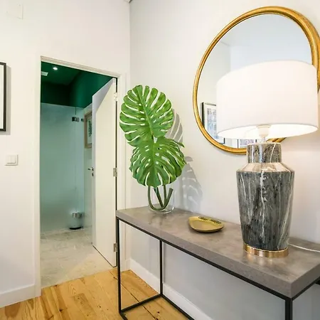 Modern In Chiado Apartment