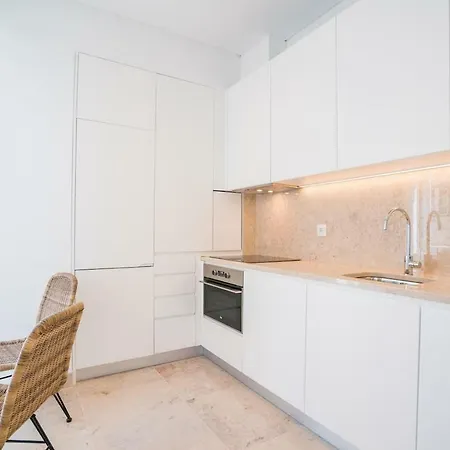 Modern In Chiado Apartment